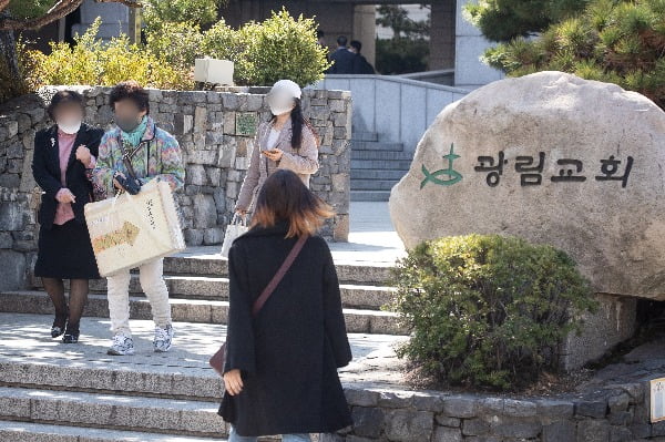 전국 곳곳서 현장예배 강행…무더기 확진자 나온 대구서도 열려