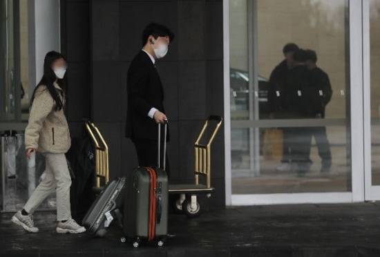 중기부 "제주여행 후 확진 판정 모녀…차관 가족설 사실 아냐"