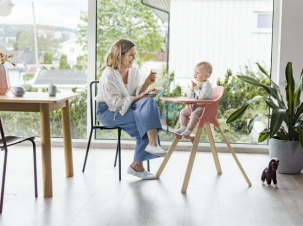 노르웨이 유아용품 전문 기업 스토케(STOKKE)가 이유식 하이체어 '클릭(CLIKK)'을 선보인다고 1일 밝혔다./사진=스토케 제공