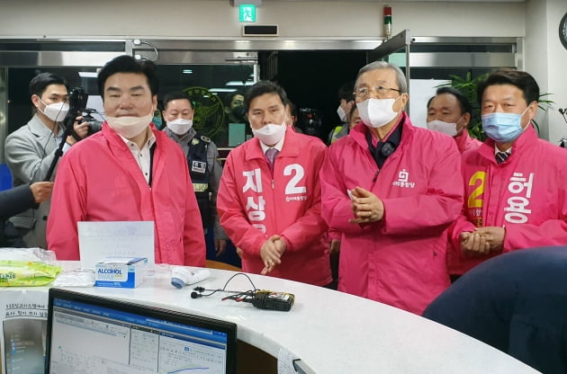 을지지구대 찾은 미래통합당과 미래한국당  /연합뉴스