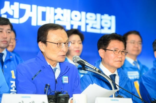 이해찬 더불어민주당 대표가 8일 오전 광주 서구 더불어민주당 광주시당에서 열린 '더불어민주당-더불어시민당 합동 선거대책위원회의'를 참석해 모두발언하고 있다. /사진=뉴스1