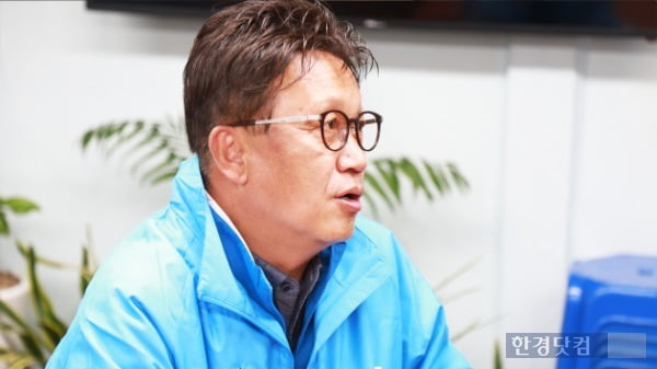 민병두 무소속 의원이 지난 7일 자신의 동대문구 선거 사무실에서 한경닷컴과의 인터뷰를 진행하고 있다. /사진=조상현 한경닷컴 기자 doyttt@hankyung.com