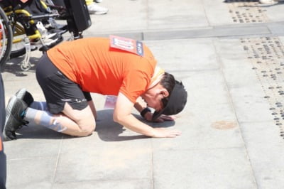 '주황색 반팔 티셔츠' 입고 국토종주 끝낸 안철수 "천리길 달려왔다!"