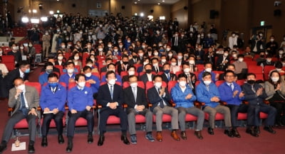 '슈퍼여당' 첫 사령탑 경쟁 본격화…원내대표 후보 10여명 거론