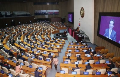 靑 "이제는 '국회의 시간'"…재난지원금 범위, 공은 국회로