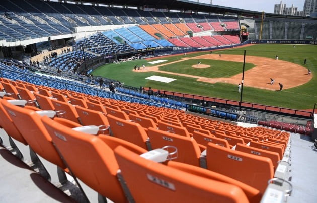 무관중으로 펼쳐지는 KBO 연습경기 