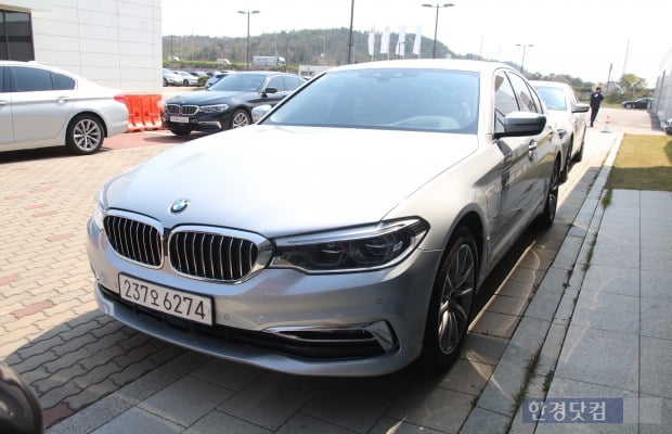 BMW 준대형 플러그인 하이브리드 세단 뉴 530e. 사진=오세성 한경닷컴 기자