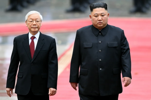 응우옌 푸 쫑 베트남 국가주석과 김정은 북한 국무위원장 / 사진=연합뉴스