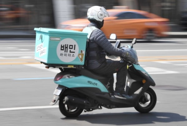 이재명에 무릎 꿇은 배달의민족 "요금제 개편 전면 백지화"