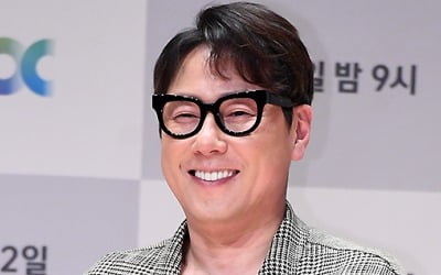 윤종신, 코로나19 기부행렬 동참…美 체류 중 1억원 쾌척