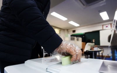 전국서 순조로운 총선 진행…당락 윤곽은 내일 오전 2시께