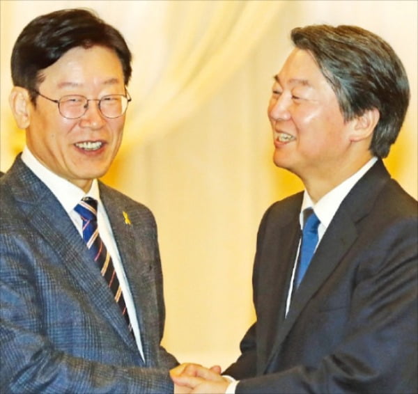 이재명 경기도지사(왼쪽)와 안철수 국민의당 대표(오른쪽)/사진=연합뉴스