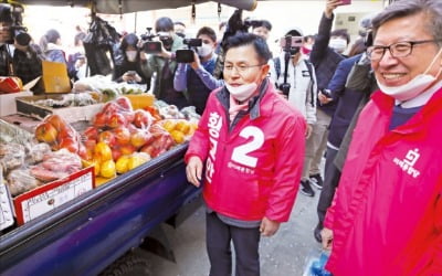 지지층 결집 민주 "130+α"…숨은표 찾는 통합 "110~130석"