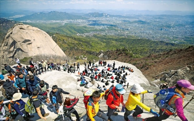 거리두기 완화된 주말…등산객 몰린 북한산