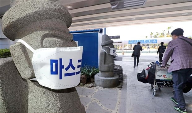 [속보] 제주도 "30일부터 입도검역 강화…발열감지기준 37.5도→37.3도"