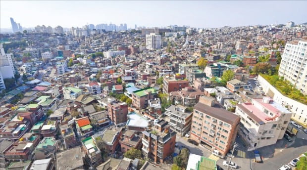 공공성을 갖춘 재개발 구역은 분양가 상한제 대상에서 제외된다. 서울의 한 재개발 구역 전경.   /한경DB 