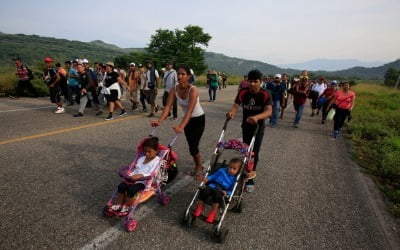 미국, 코로나19 확산에 망명제도 중단…1만명 멕시코로 추방