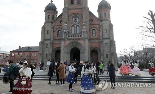 전주 전동성당 내달 보수 시작…"외벽 훼손, 종탑·첨탑 부식"