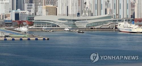 외국 크루즈 1척 부산 입항 허가…하선 불허·용품 비대면 공급