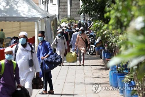 인도, 국가봉쇄령 연장 않을 듯…누적 확진자 2천명 넘어(종합)