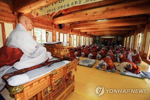 코로나 장기화에 불교계 '하안거'도 한달 연기