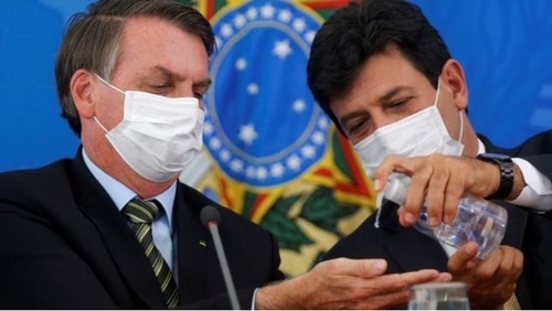 코로나19 사태로 브라질 대통령 국정수행 능력 도마 위에