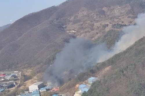 남양주 가구공장 화재 산불로 번져…3시간 만에 진화(종합)