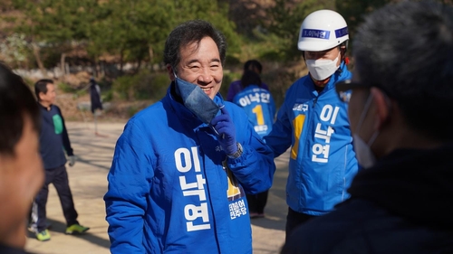 선거운동 첫 휴일 수도권 화력집중…민주 전북-통합 충청 지원