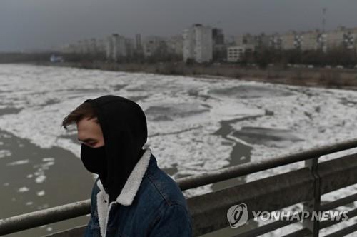 중국, 러시아에 마스크 대량 지원…코로나19 사태 속 밀월 과시