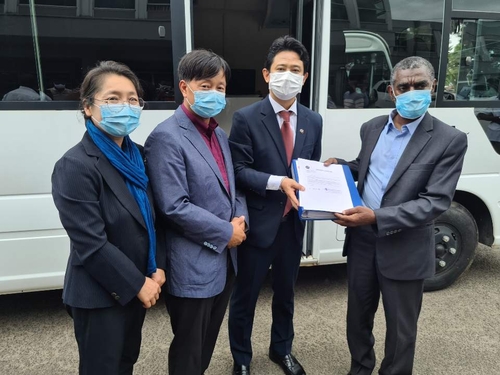 아프리카 마다가스카르에 한국 이동진료 밴 다닌다