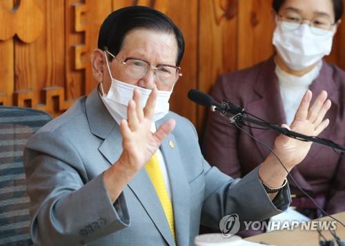 이만희, 강제폐쇄 신천지 시설 허가없이 드나들어(종합)