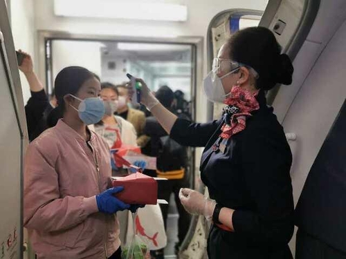 '봉쇄해제' 우한 주민들, 전국 각지로 이동…기차역 '인산인해'(종합)