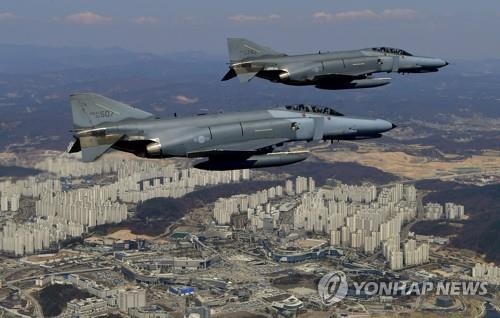 공군, '비상대기실 음주' 주도 소령 2년 공중근무 자격정지