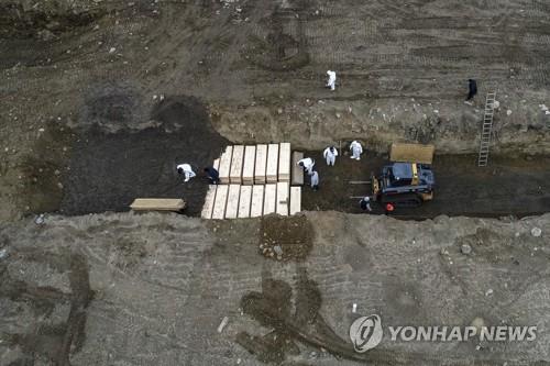 이란 "뉴욕 하트섬 집단매장, 미국의 사망자수 은폐" 역공