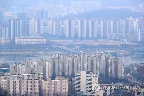 서울 아파트 팔사람이 더 많아졌다…매수심리 반년만에 최저