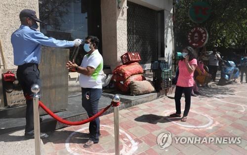 인도, 국가봉쇄령 2주 연장할 듯…"모디, 주총리 요청에 동의"