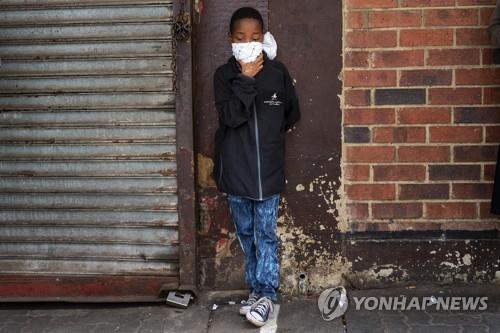 남아공 확진자 2천명 넘어…"봉쇄령에 타국과 발병궤도 달라"