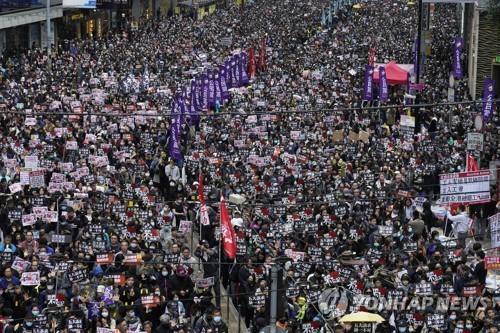 중국 "홍콩이 국가안보 위험구역 되면 안돼"…보안법 제정 압박