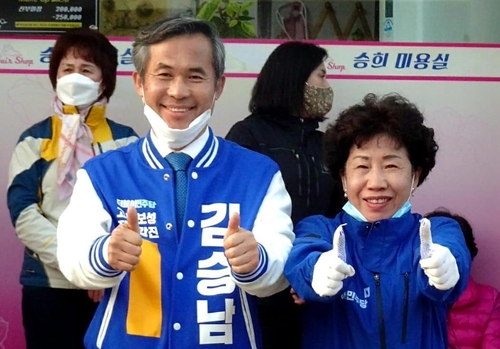 [화제의 당선인] 족발집 사장 김승남, 현역 누르고 재기 성공