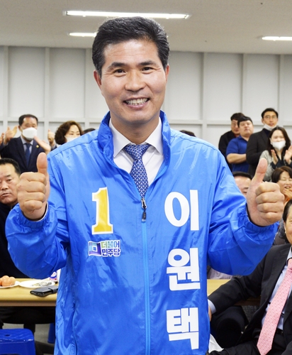 [당선인 인터뷰] 이원택 "재난기본소득·경제활력 조치 추진"