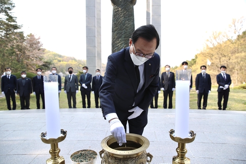 신임 박상돈 천안시장 당선과 동시에 업무 시작…간략한 취임식