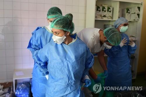 유럽 내 코로나19 큰불 잡혔나…곳곳서 봉쇄 완화