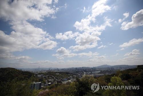 코로나19 확산세 '주춤'…전국 행락지에 나들이객 발길 이어져