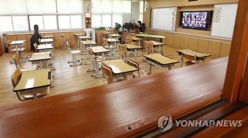 "자리 앉히기도 어려운데"…발달장애 학생들, 힘겨운 온라인개학