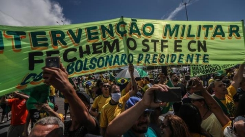 '코로나19 대응 기싸움' 나선 브라질 대통령 극우 행보 강화