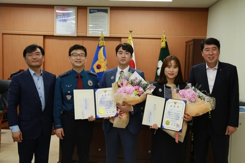 보이스피싱 직감한 농협 직원, 고객 집 찾아가 수거책 검거