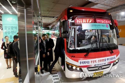 가장 번잡한 버스정류장 잠실환승센터…수도권 출근길 1시간27분