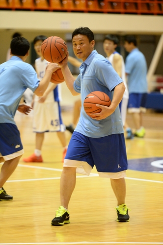 프로농구 LG 새 사령탑에 조성원 명지대 감독