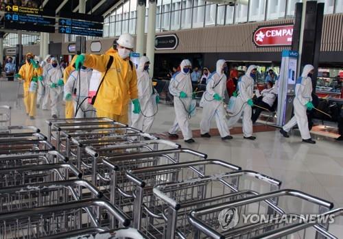 인도네시아, 24일부터 여객기 운항 정지…국제선 포함 여부 혼란