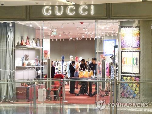 '보상적 소비'는 아직…패션 명품업계 중국서 역성장